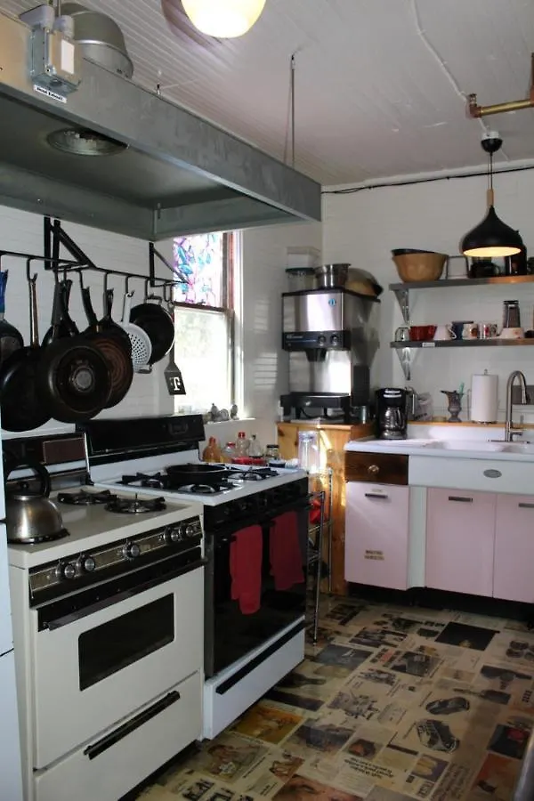 Redlight Historic Bunk Hotel&speakeasy Hostel