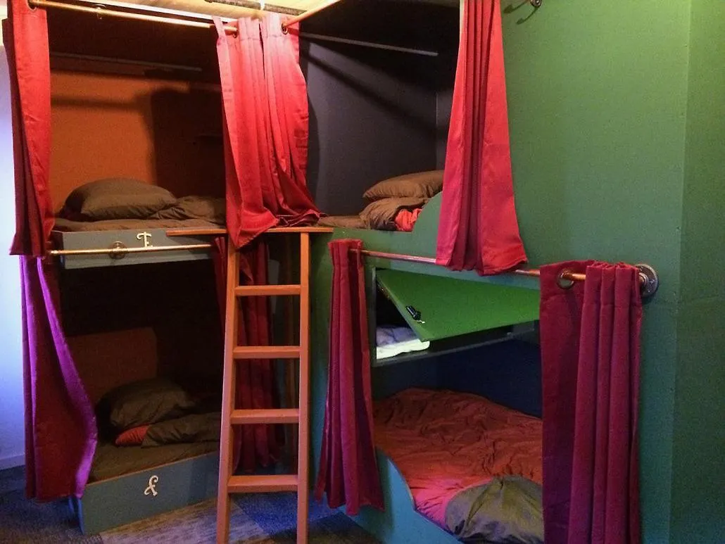 Redlight Historic Bunk Hotel&speakeasy Hostel Truckee
