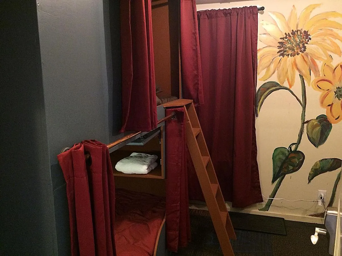 Hostel Redlight Historic Bunk Hotel&speakeasy Truckee