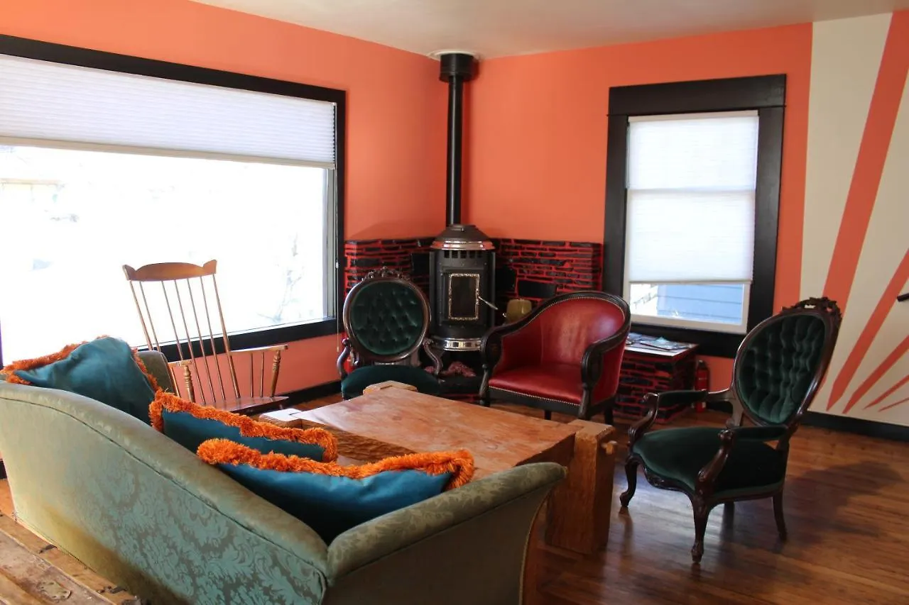 Redlight Historic Bunk Hotel&speakeasy *