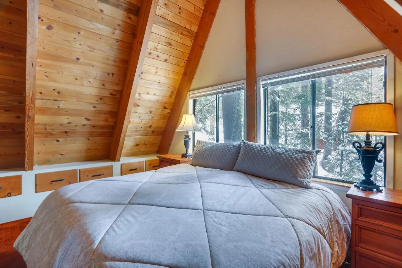 Holiday home Rustic With Donner Views!