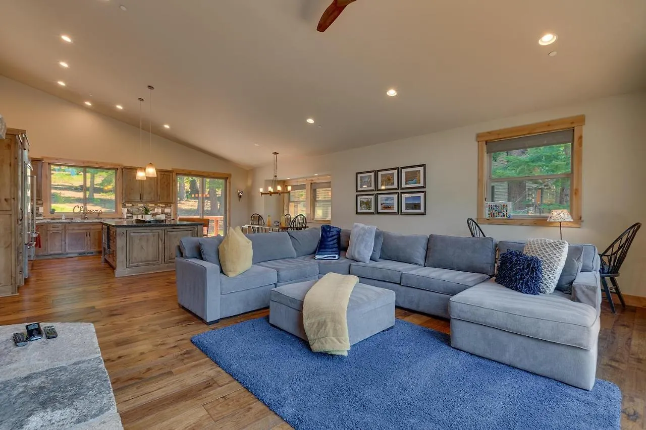 Spruce Haven At Tahoe Donner - Luxury Pet Friendly W Private Hot Tub