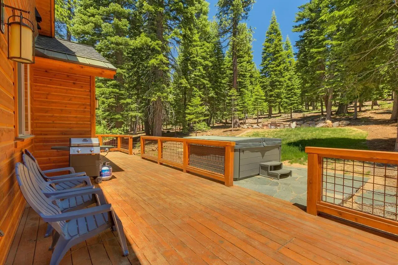 Spruce Haven At Tahoe Donner - Luxury Pet Friendly W Private Hot Tub טראקי