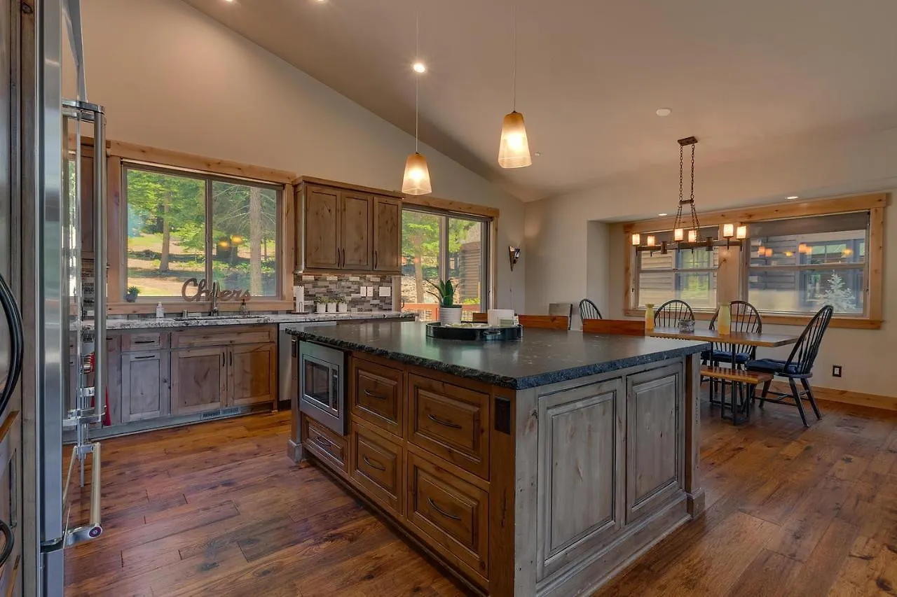 Spruce Haven At Tahoe Donner - Luxury Pet Friendly W Private Hot Tub * טראקי