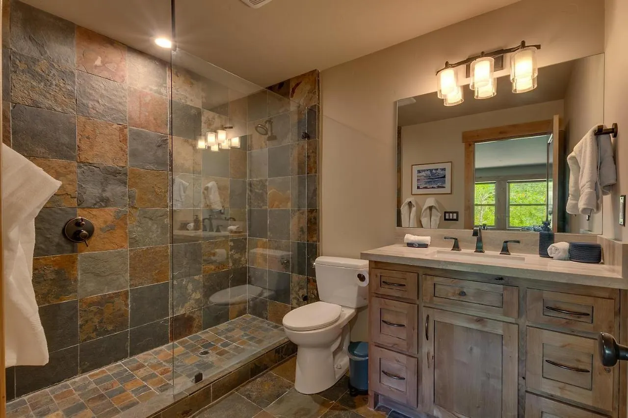Spruce Haven At Tahoe Donner - Luxury Pet Friendly W Private Hot Tub בית נופש