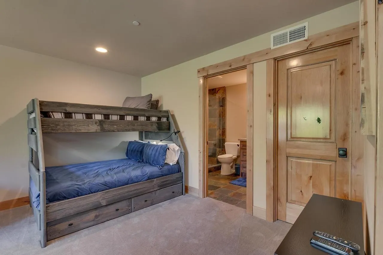 Spruce Haven At Tahoe Donner - Luxury Pet Friendly W Private Hot Tub בית נופש טראקי