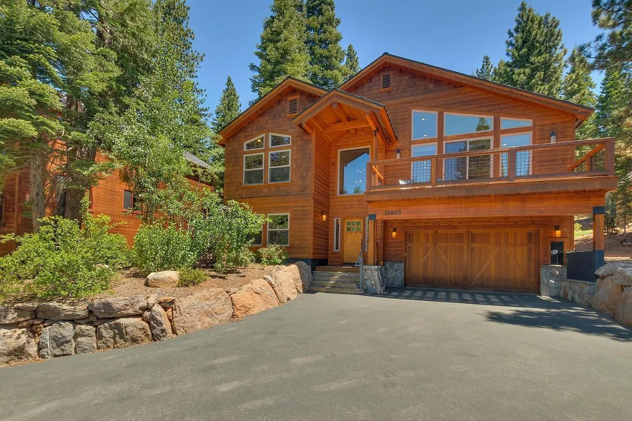 בית נופש Spruce Haven At Tahoe Donner - Luxury Pet Friendly W Private Hot Tub טראקי