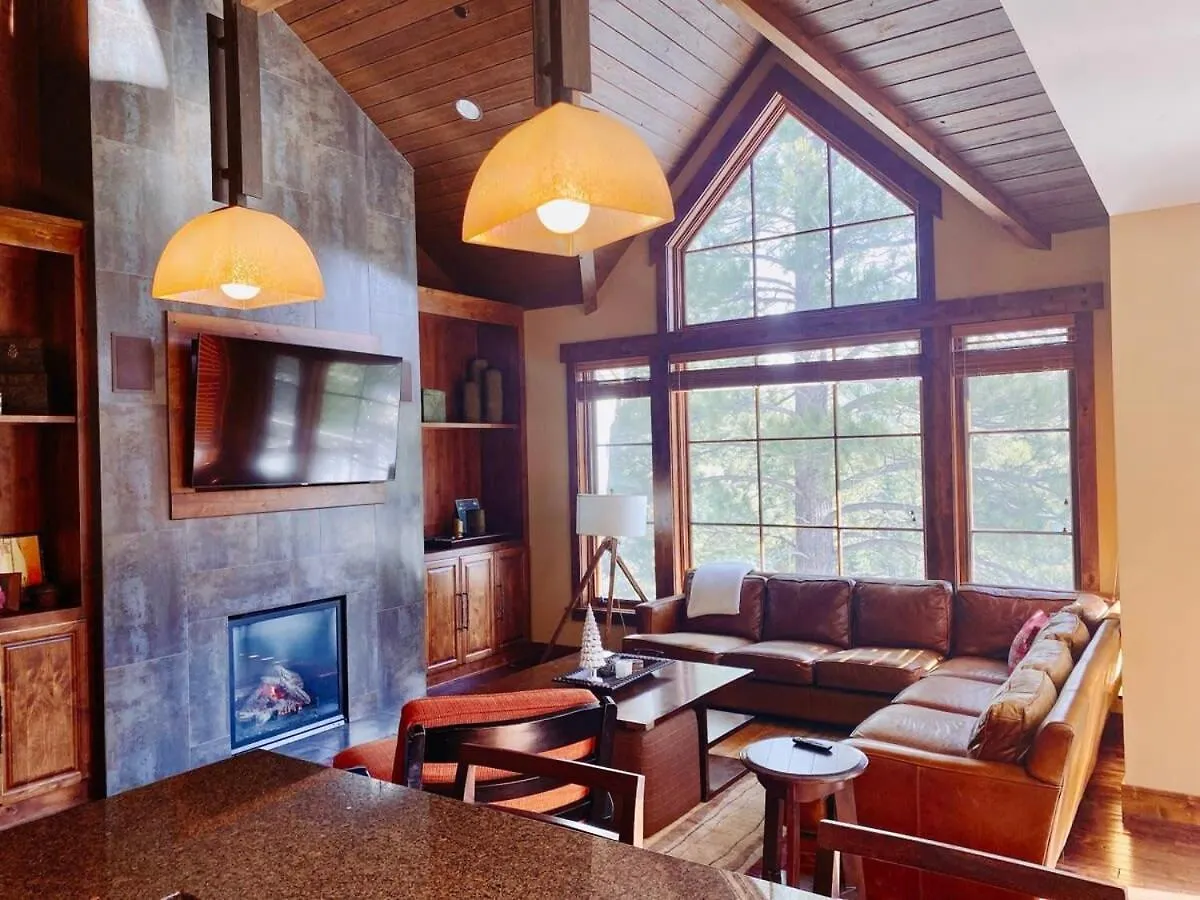 Luxury Northstar Home| Hot Tub| Walk To Lifts Holiday home *