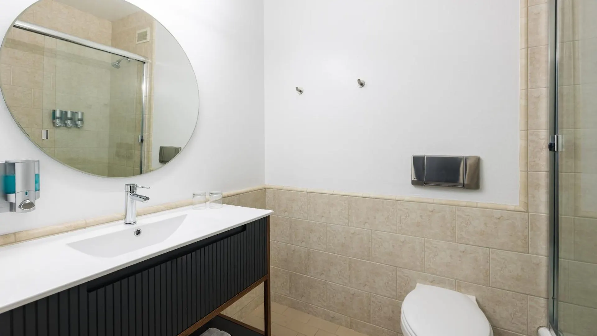 Gravity Haus Truckee-tahoe 4*