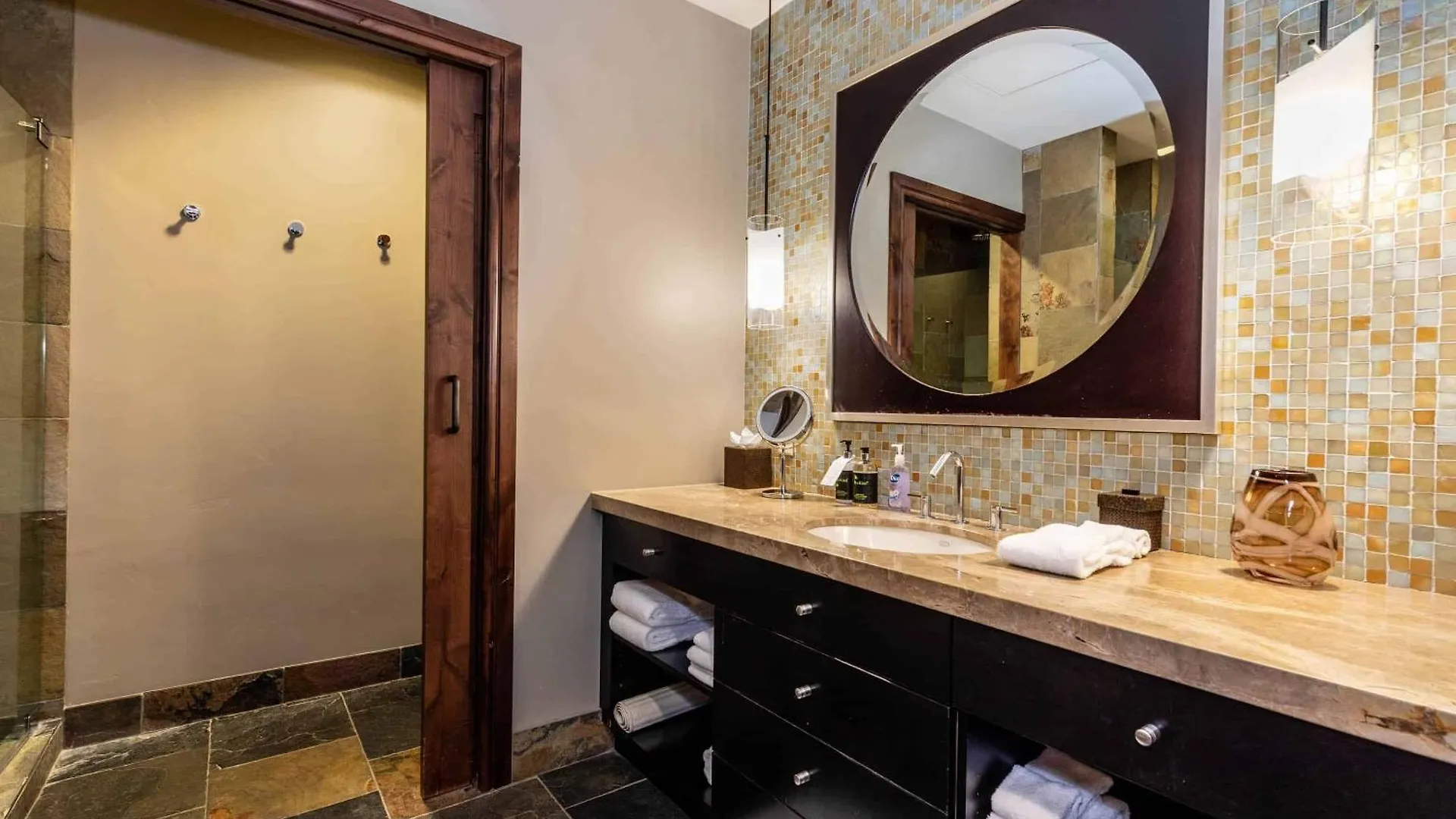 One Village Place 508 By East West Hospitality Apartment
