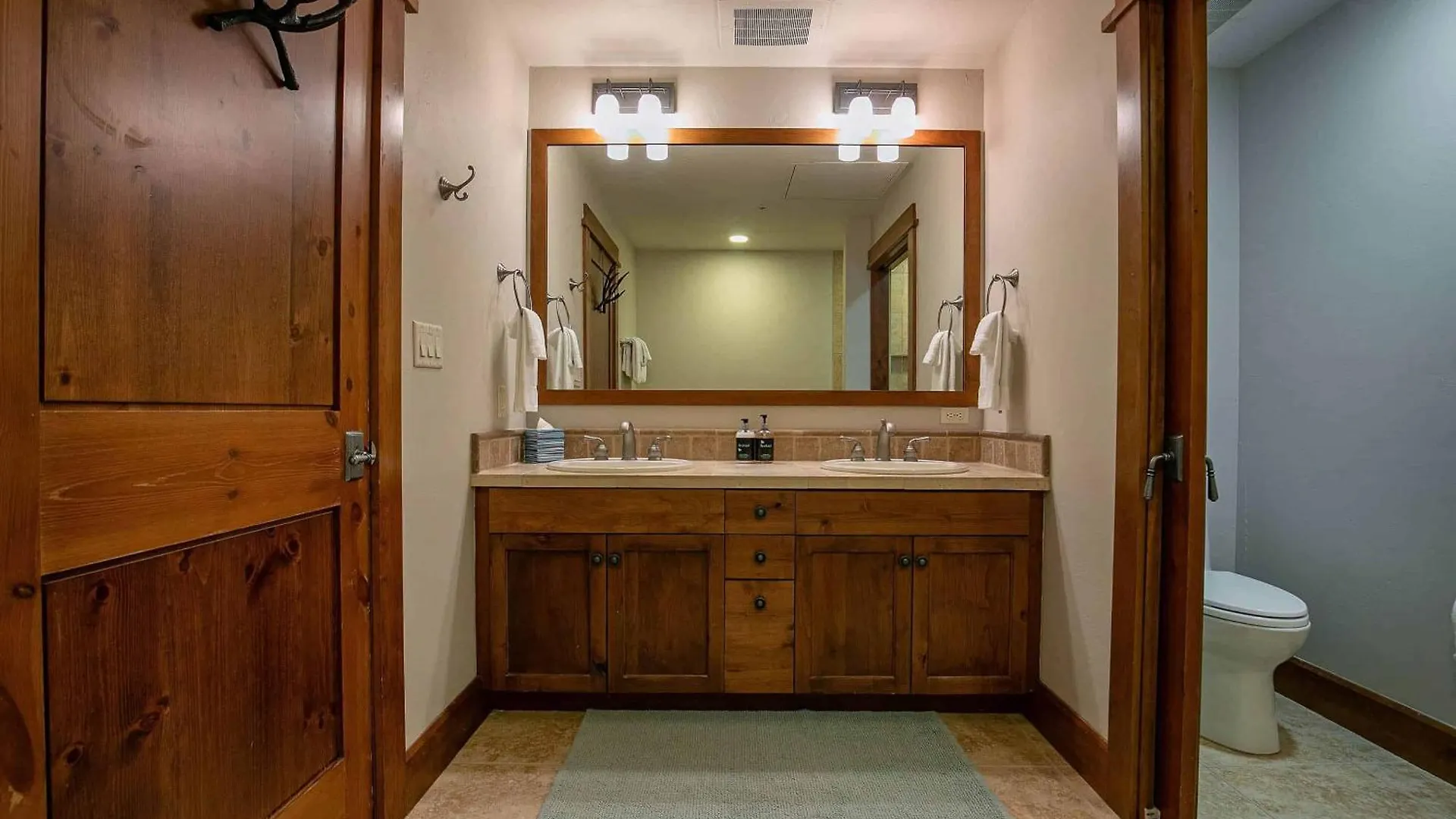 Iron Horse North 303 By East West Hospitality Apartment *