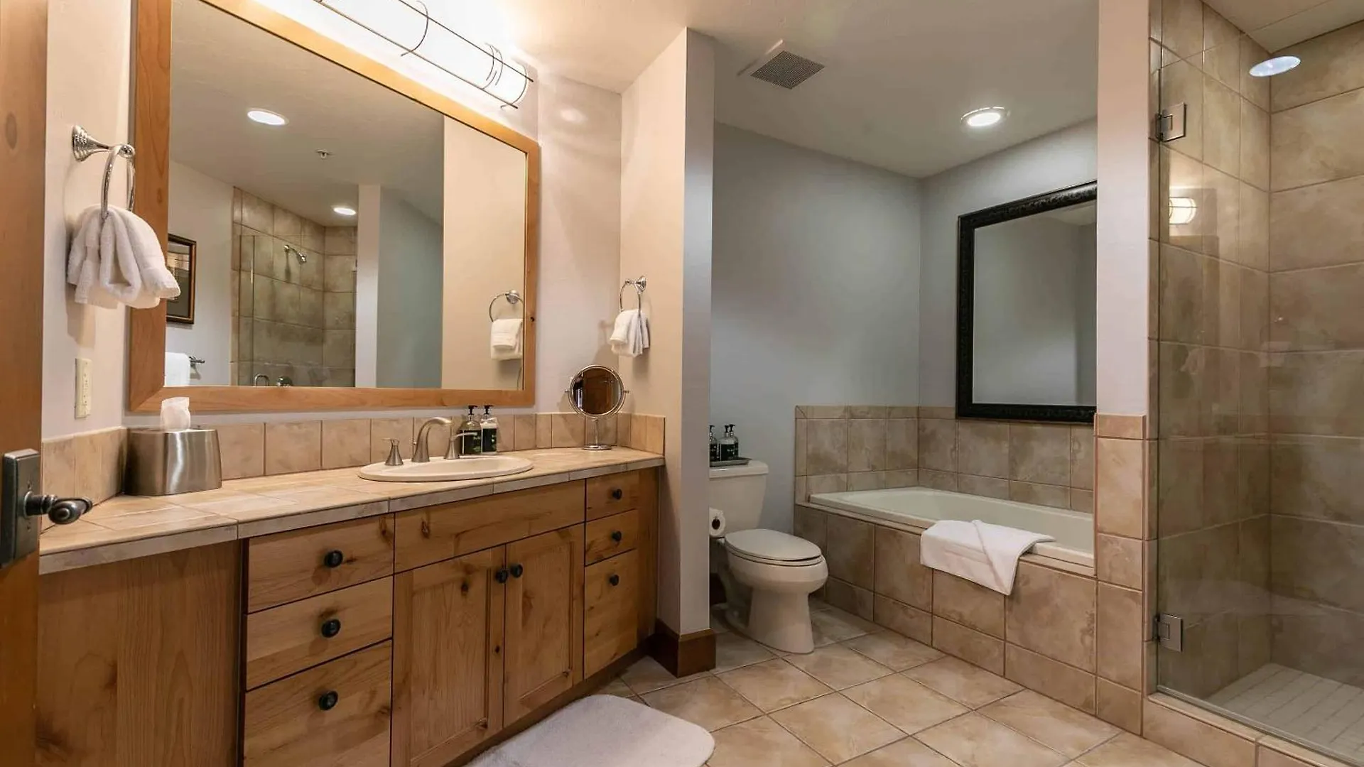 Iron Horse South 209 By East West Hospitality * Truckee