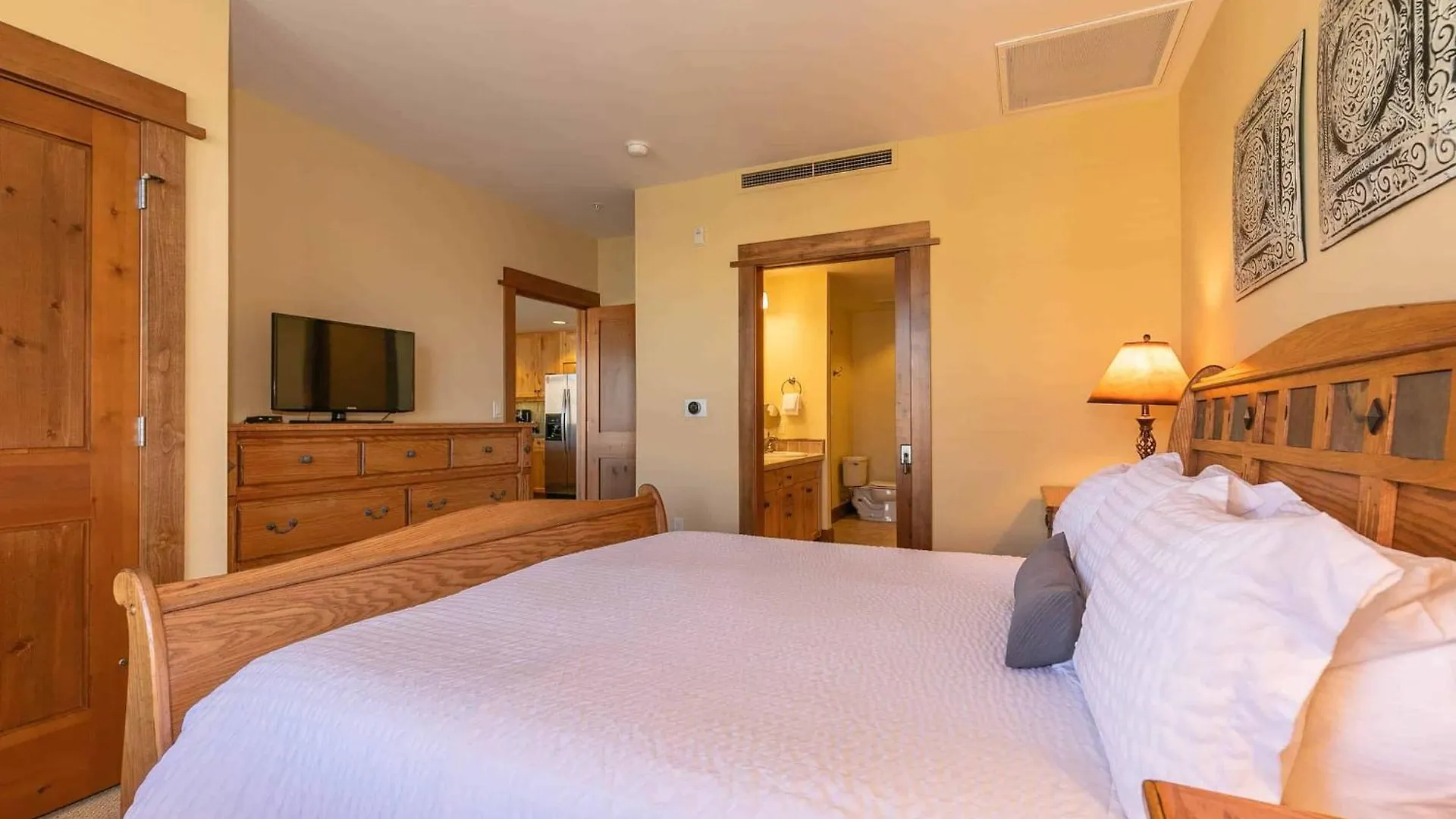 Iron Horse North 209 By East West Hospitality