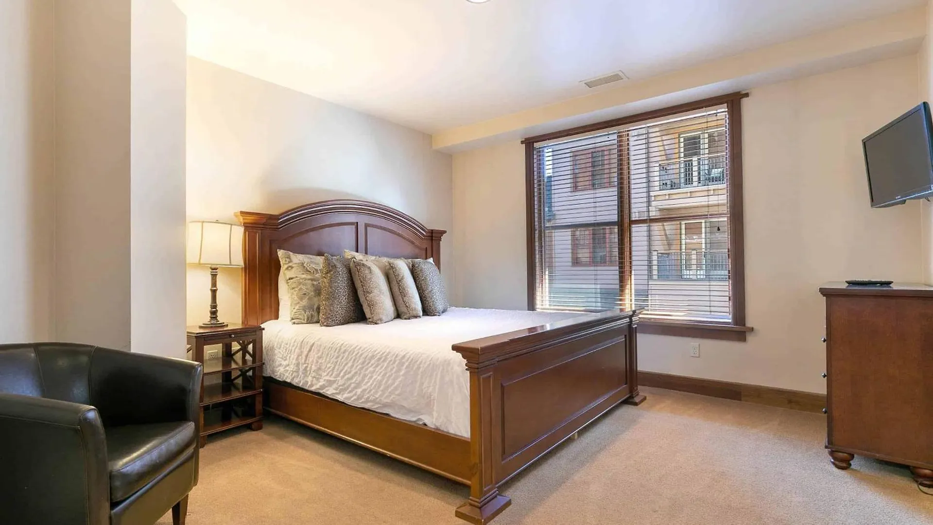 Great Bear 206 By East West Hospitality Apartment Truckee