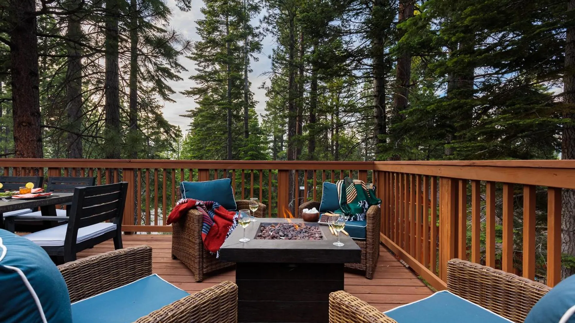 Wolfe By Avantstay 5mins Northstar W Hot Tub, Fireplace, 2 Private Decks