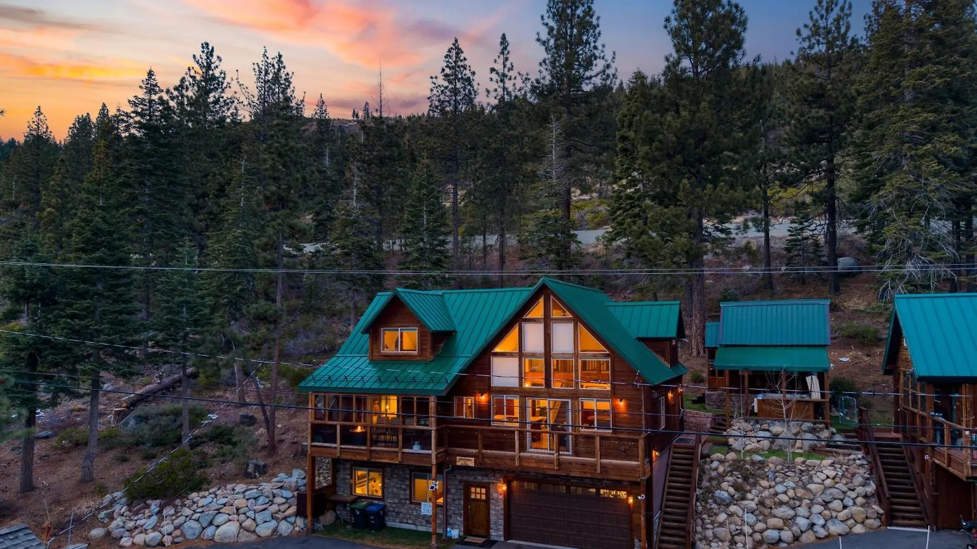 Denton By Avantstay Hot Tub Deck W Fire Pit Near Skiing Holiday home *