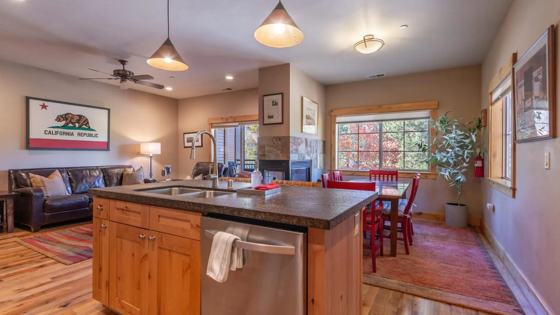 Deluxe Townhome 3bdr Dog Friendly Great Location *