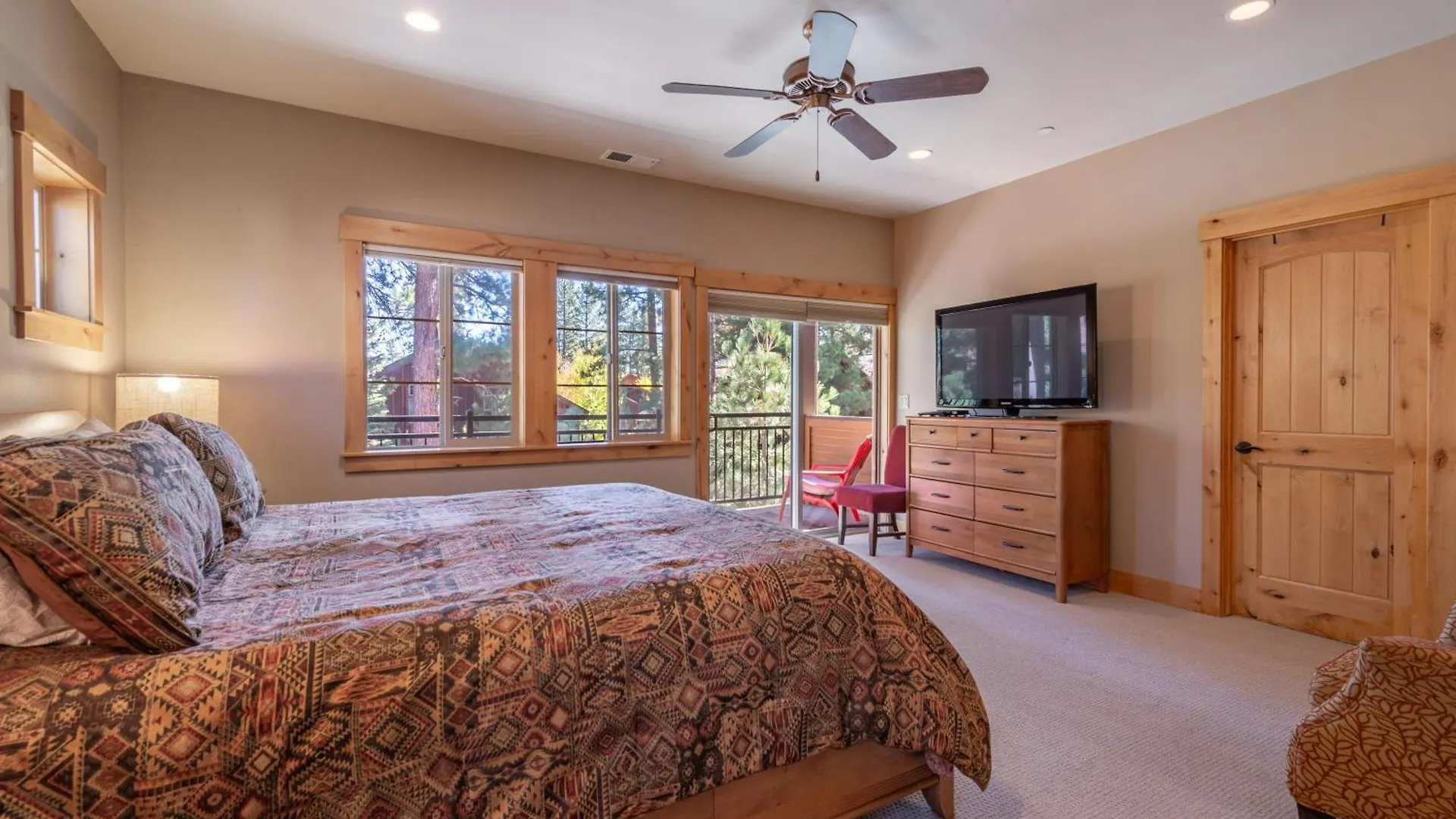 Deluxe Townhome 3bdr Dog Friendly Great Location *