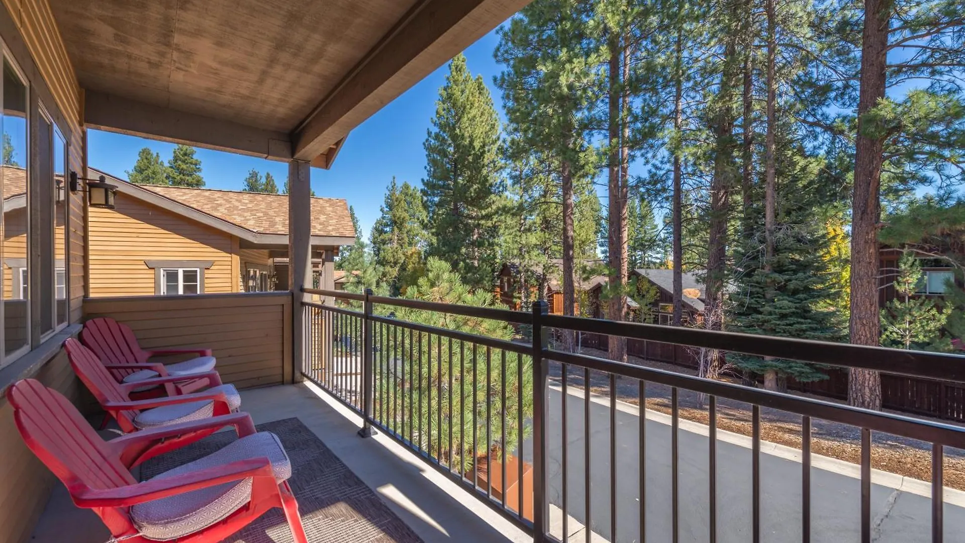 Deluxe Townhome 3bdr Dog Friendly Great Location