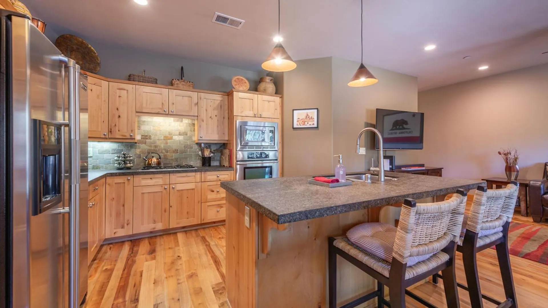 Deluxe Townhome 3bdr Dog Friendly Great Location Apartmán