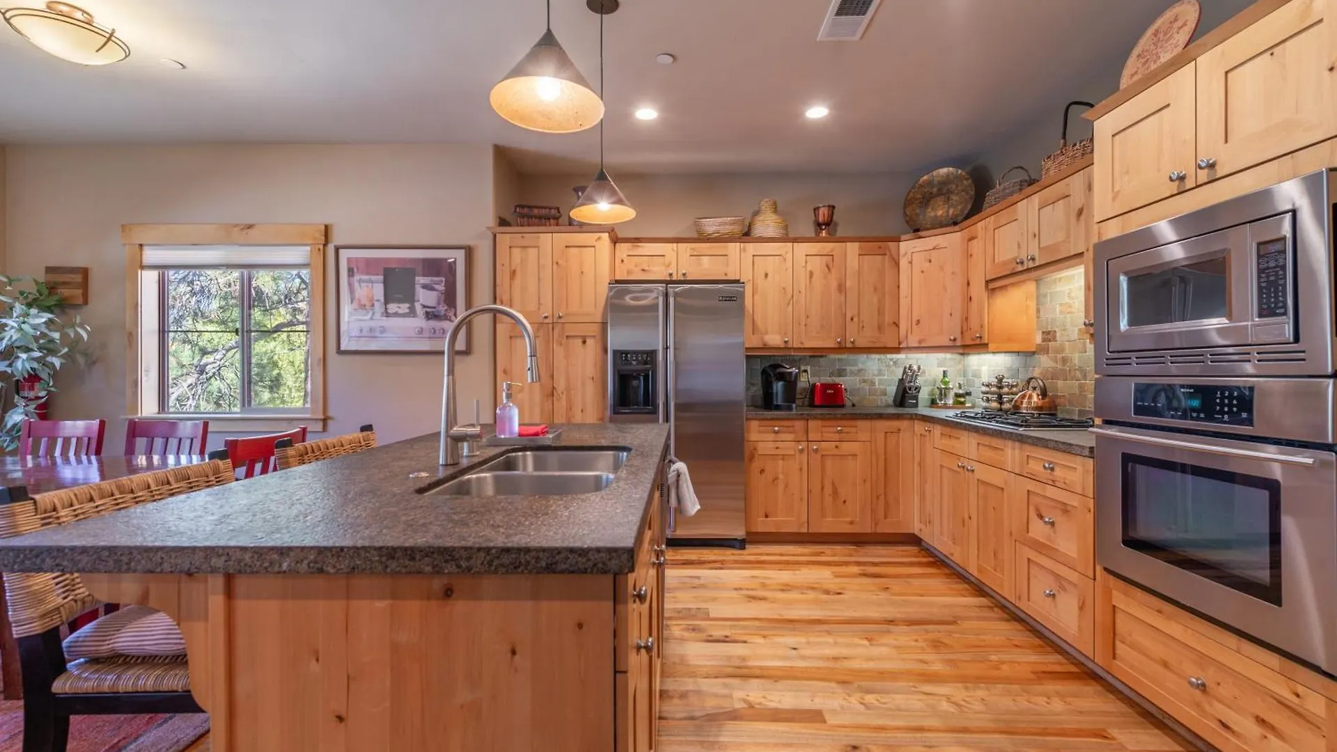 Deluxe Townhome 3bdr Dog Friendly Great Location Apartmán *