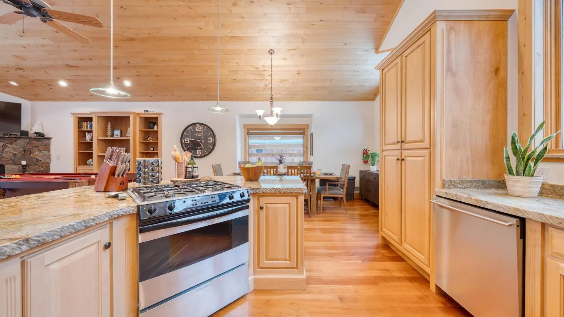 Donner Ridge By Avantstay Minutes To Skiing Deck Ping Pong Pool Table Semesterbostad