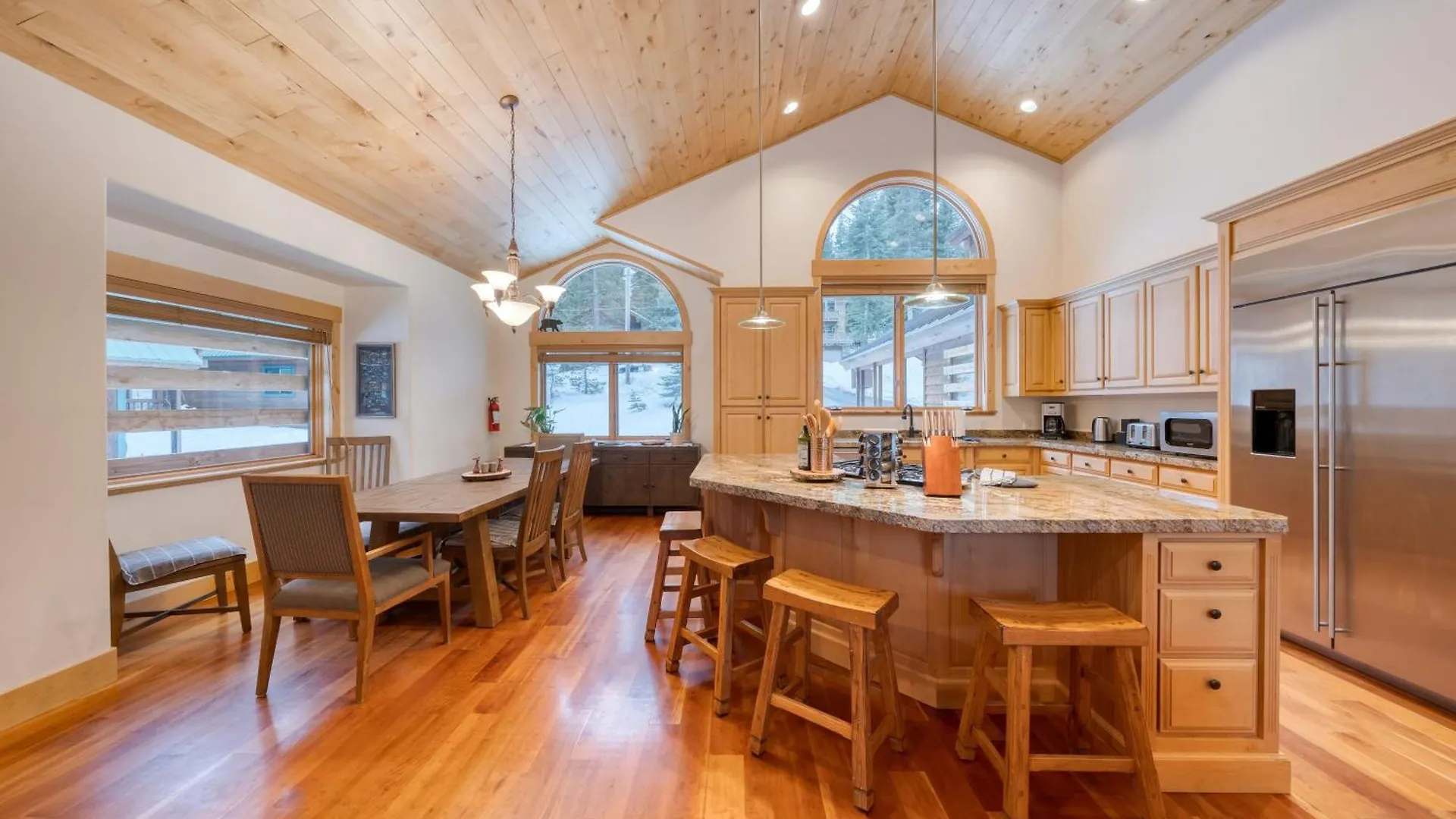 Donner Ridge By Avantstay Minutes To Skiing Deck Ping Pong Pool Table Semesterbostad *