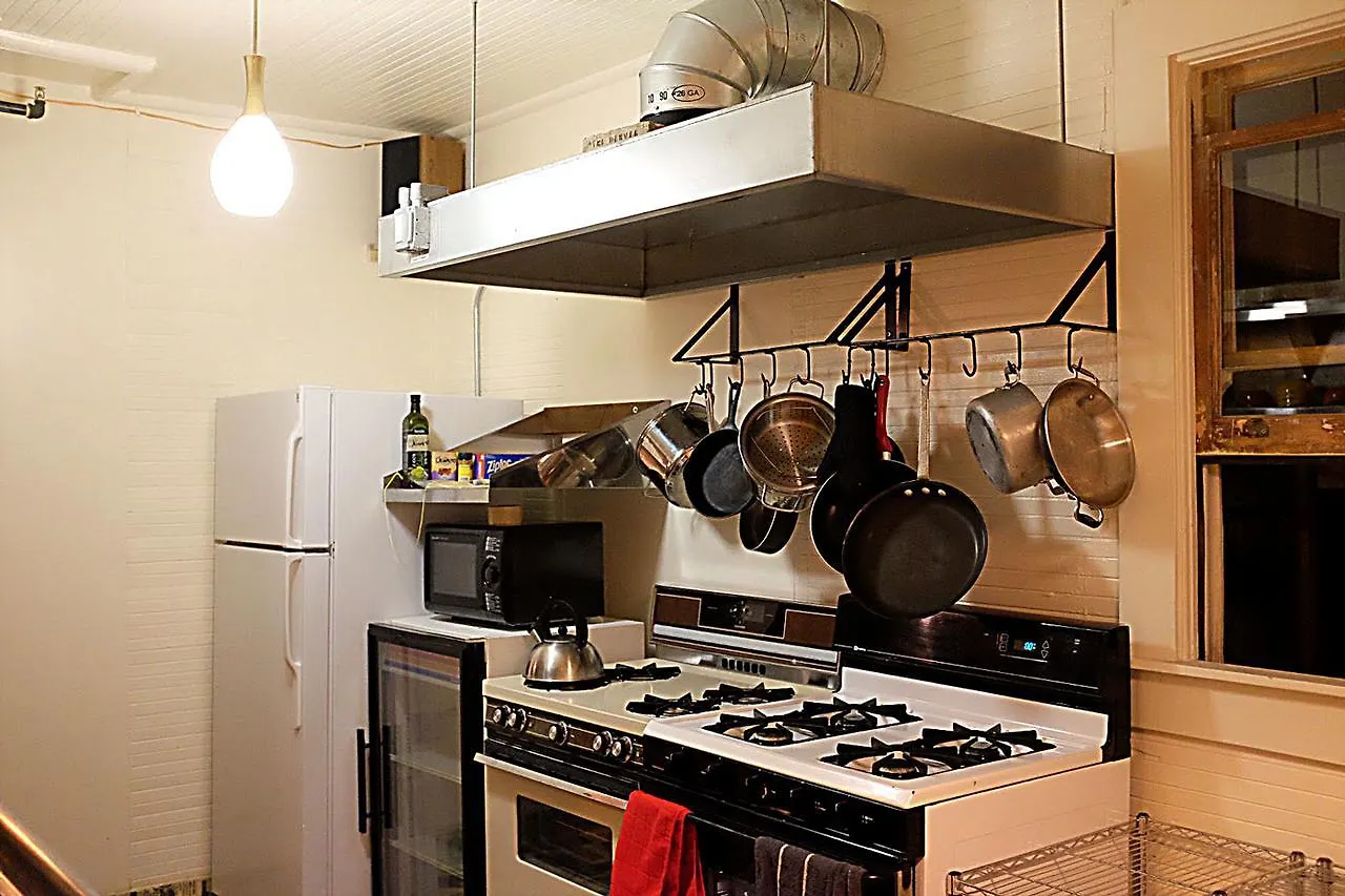 Redlight Historic Bunk Hotel&speakeasy Hostel *