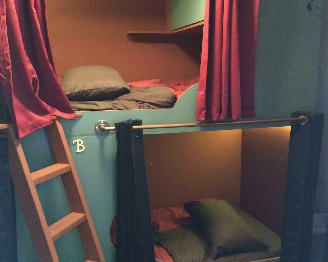 Redlight Historic Bunk Hotel&speakeasy Truckee