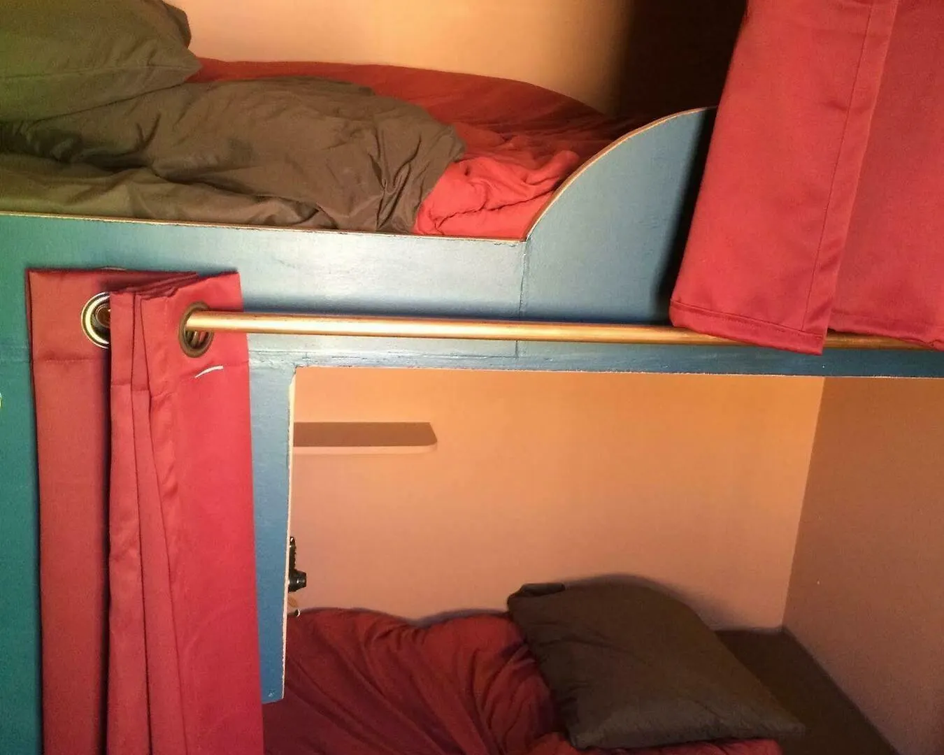 Hostel Redlight Historic Bunk Hotel&speakeasy