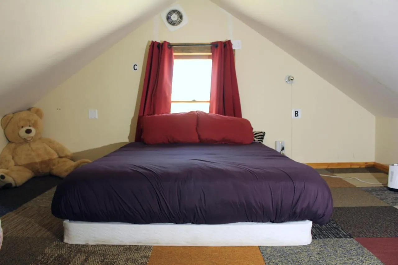 Hostel Redlight Historic Bunk Hotel&speakeasy Truckee