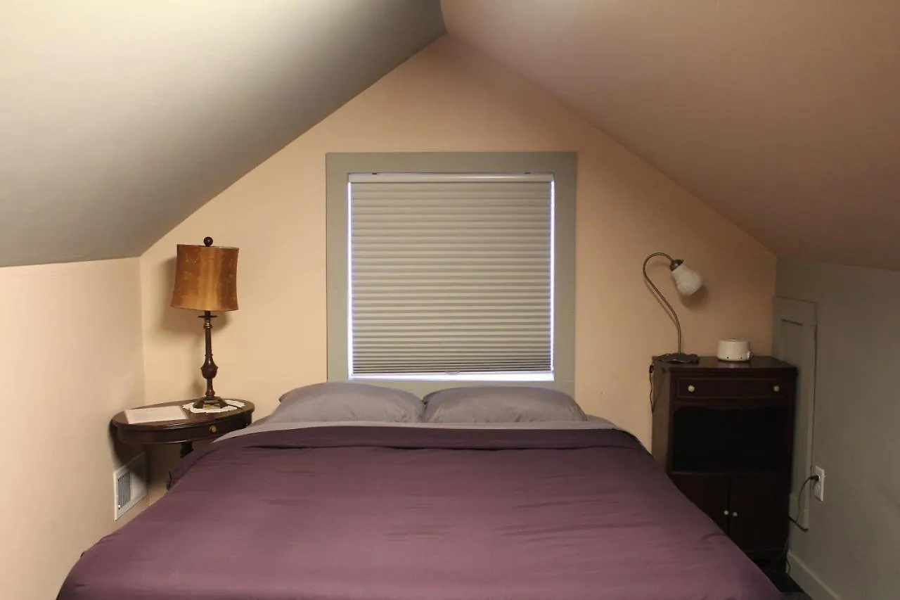 Redlight Historic Bunk Hotel&speakeasy * Truckee