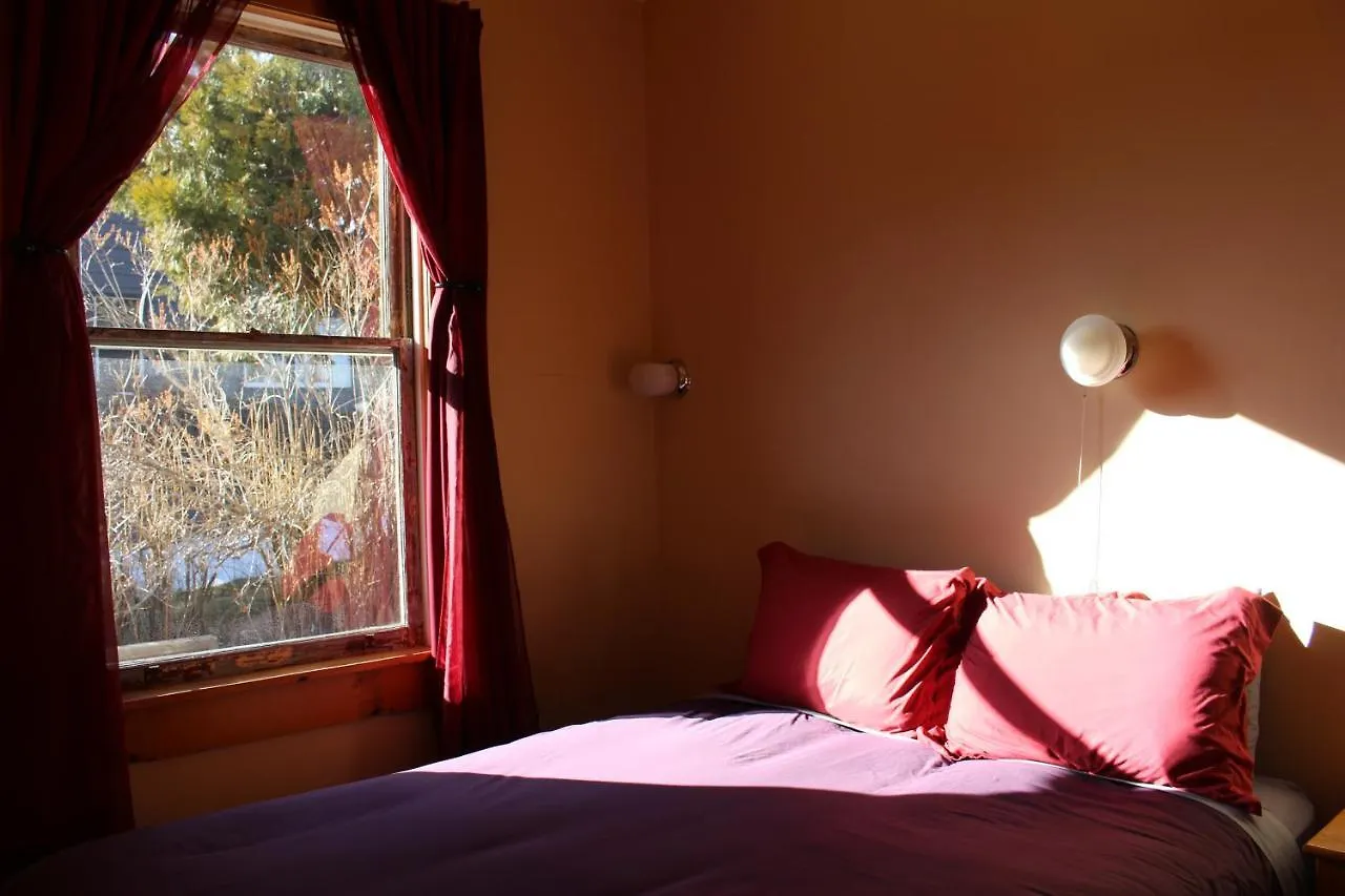 Redlight Historic Bunk Hotel&speakeasy *