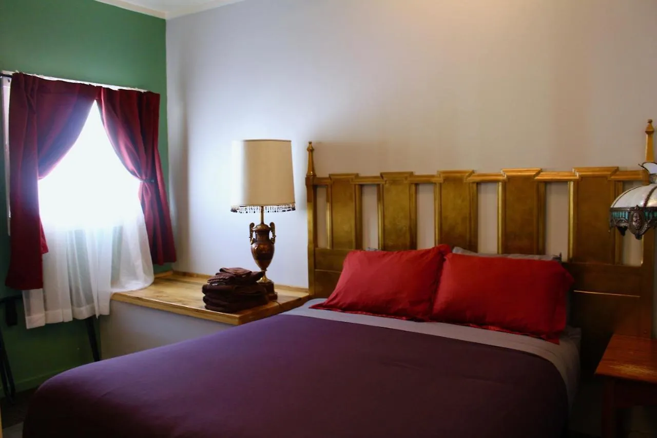 Redlight Historic Bunk Hotel&speakeasy