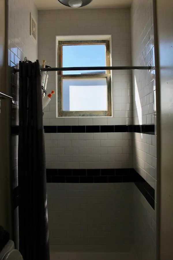 Redlight Historic Bunk Hotel&speakeasy Hostel *