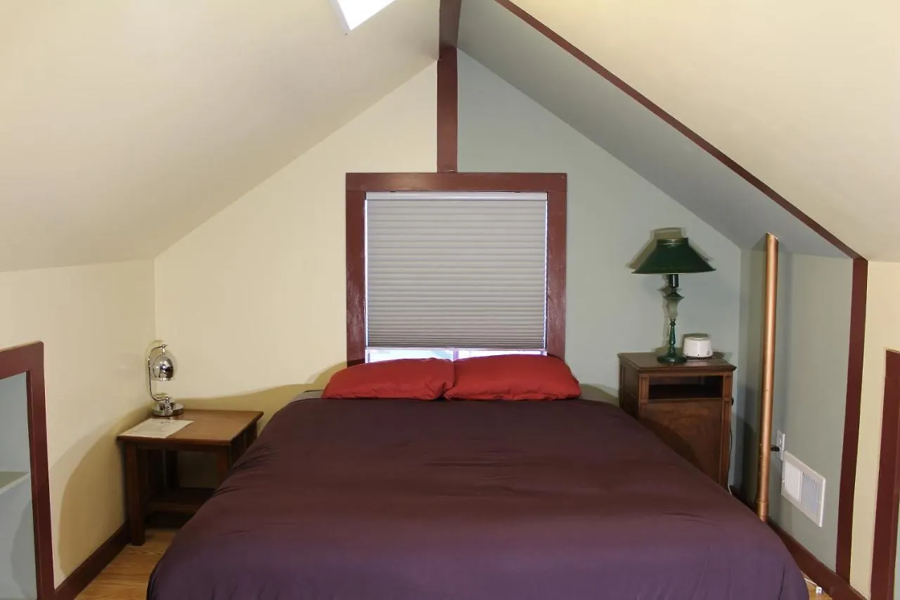 Redlight Historic Bunk Hotel&speakeasy Truckee