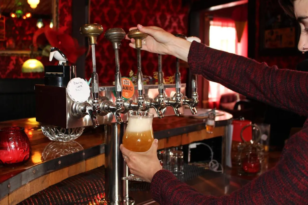 Redlight Historic Bunk Hotel&speakeasy Hostel *