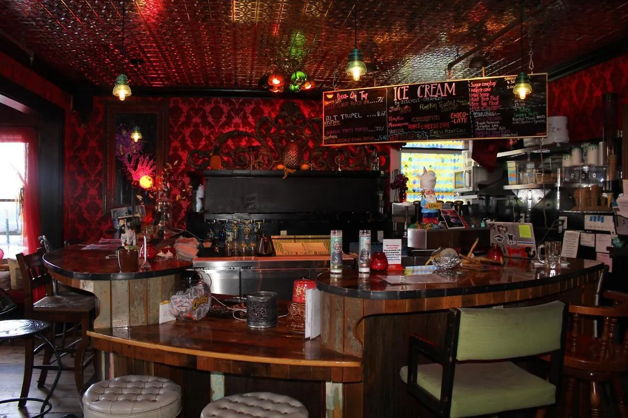 Redlight Historic Bunk Hotel&speakeasy Hostel *