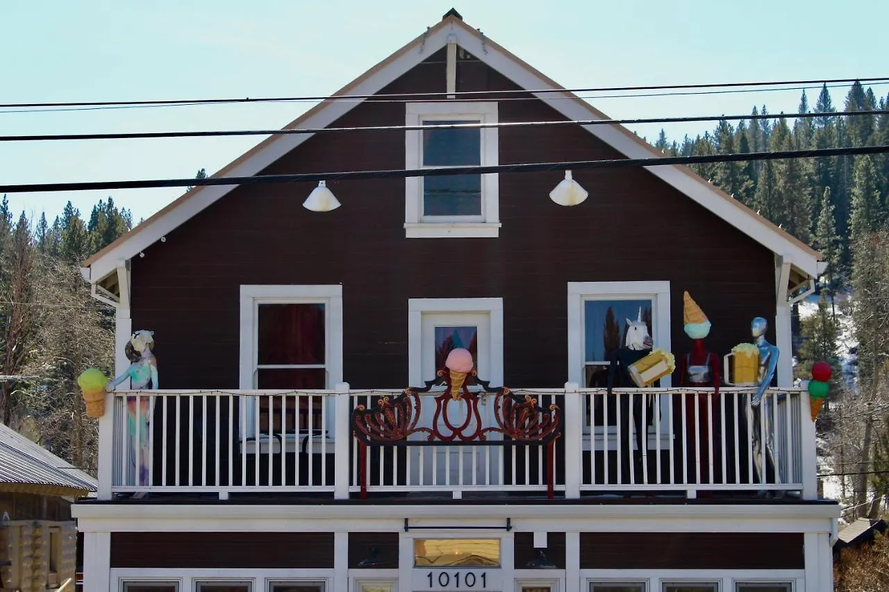Redlight Historic Bunk Hotel&speakeasy Hostel Truckee