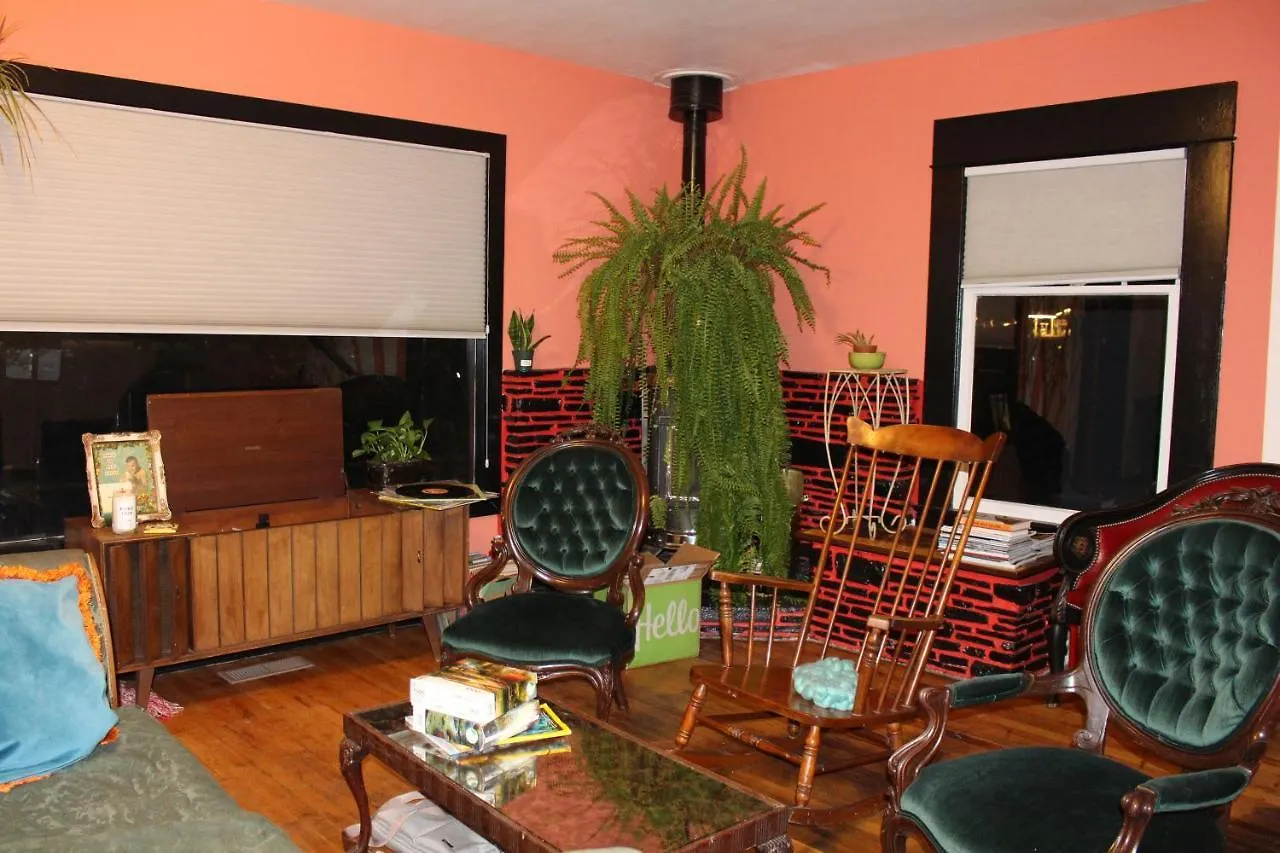 Redlight Historic Bunk Hotel&speakeasy * Truckee