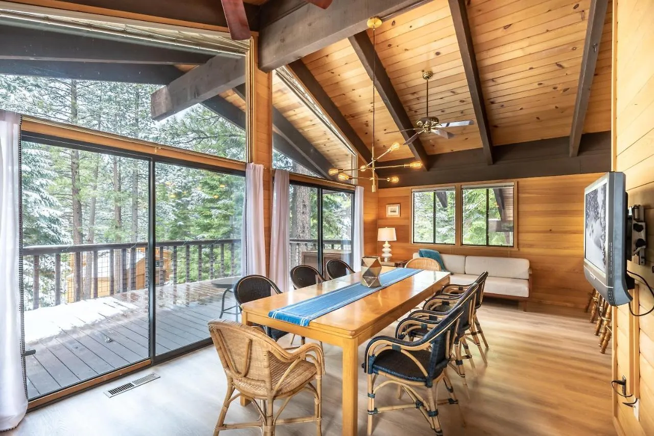 Beautiful 4-bedroom Contemporary Mountain * تروكي