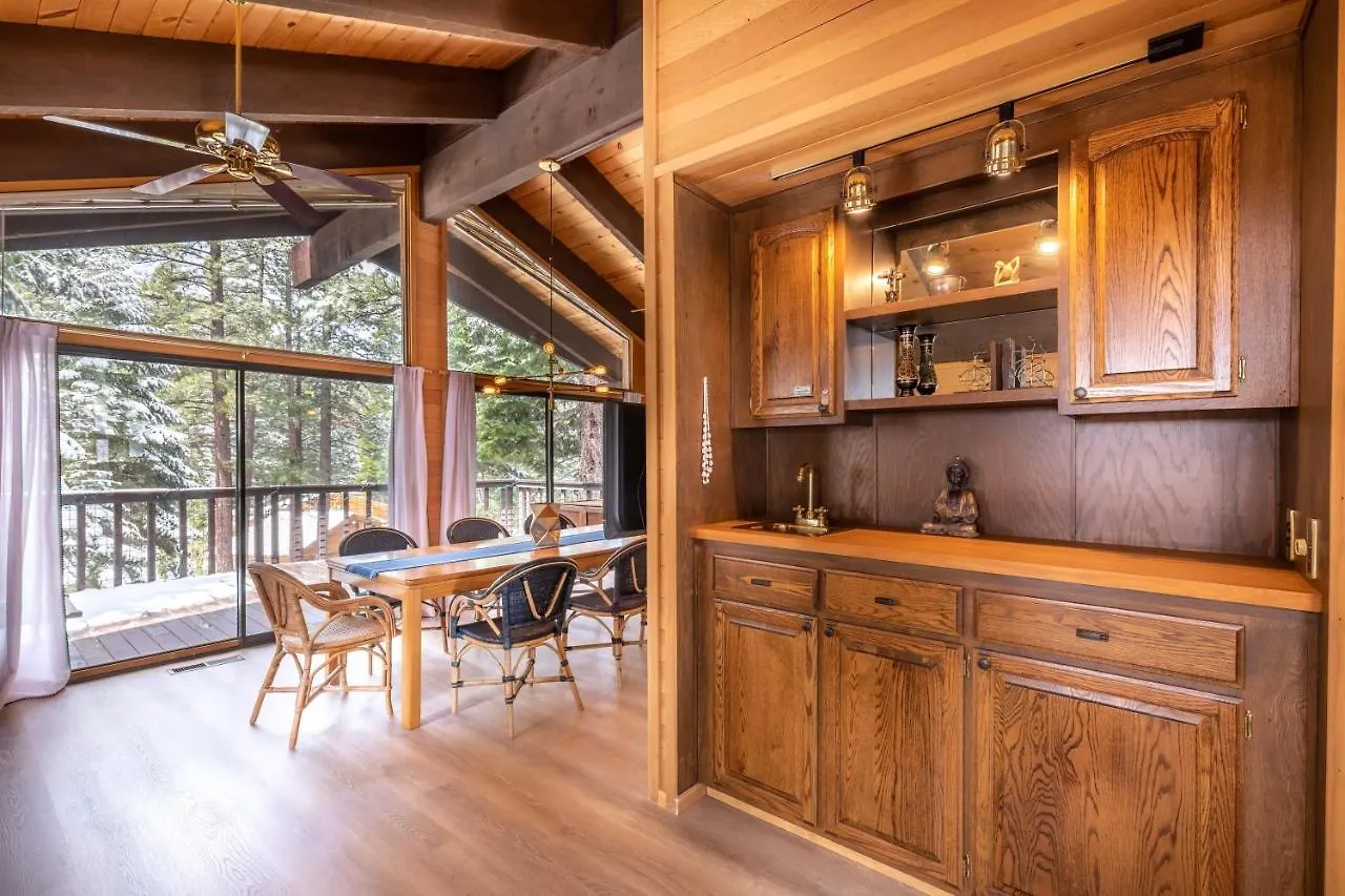 Beautiful 4-bedroom Contemporary Mountain *