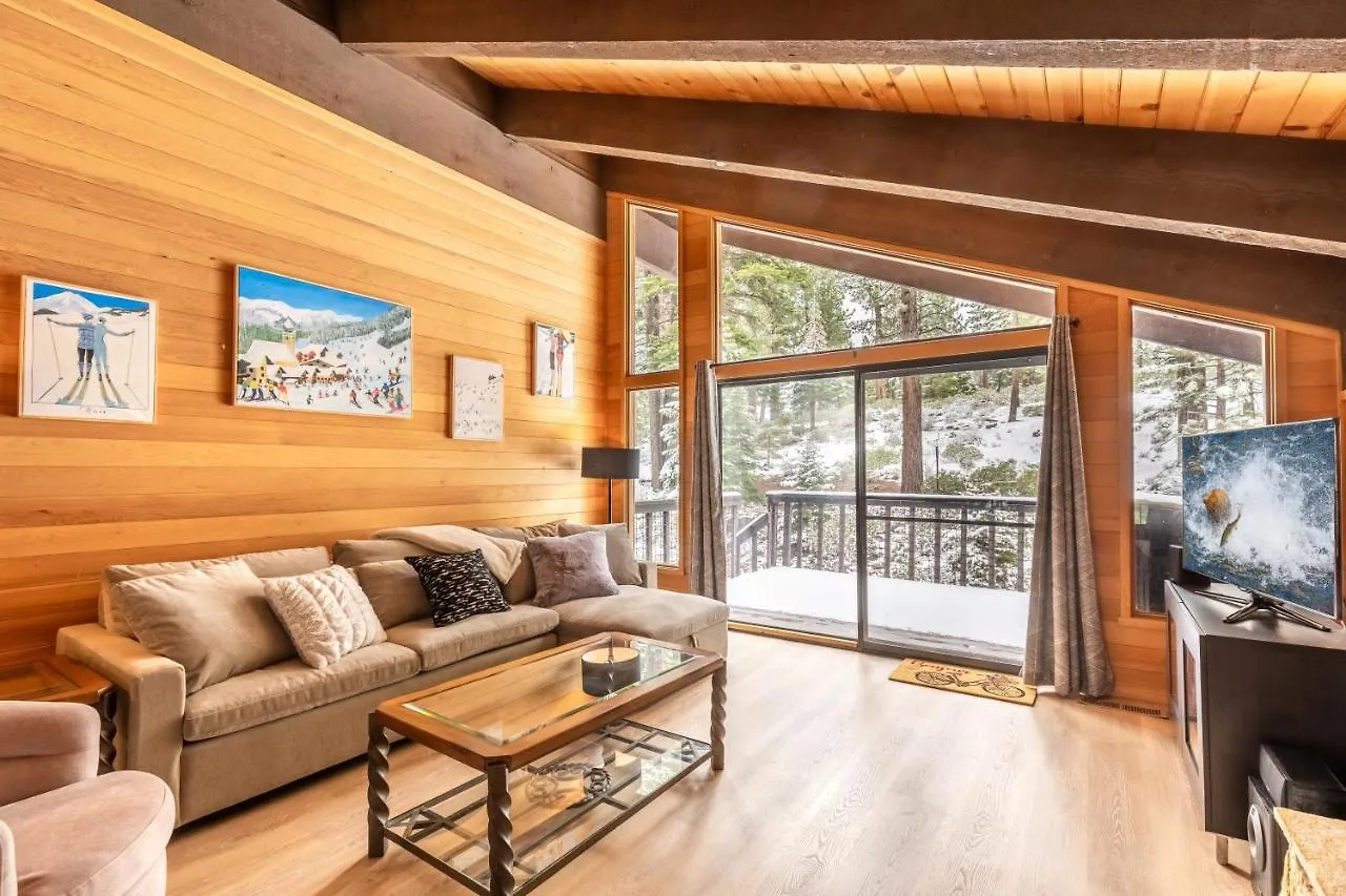 بيت للعطل Beautiful 4-bedroom Contemporary Mountain تروكي