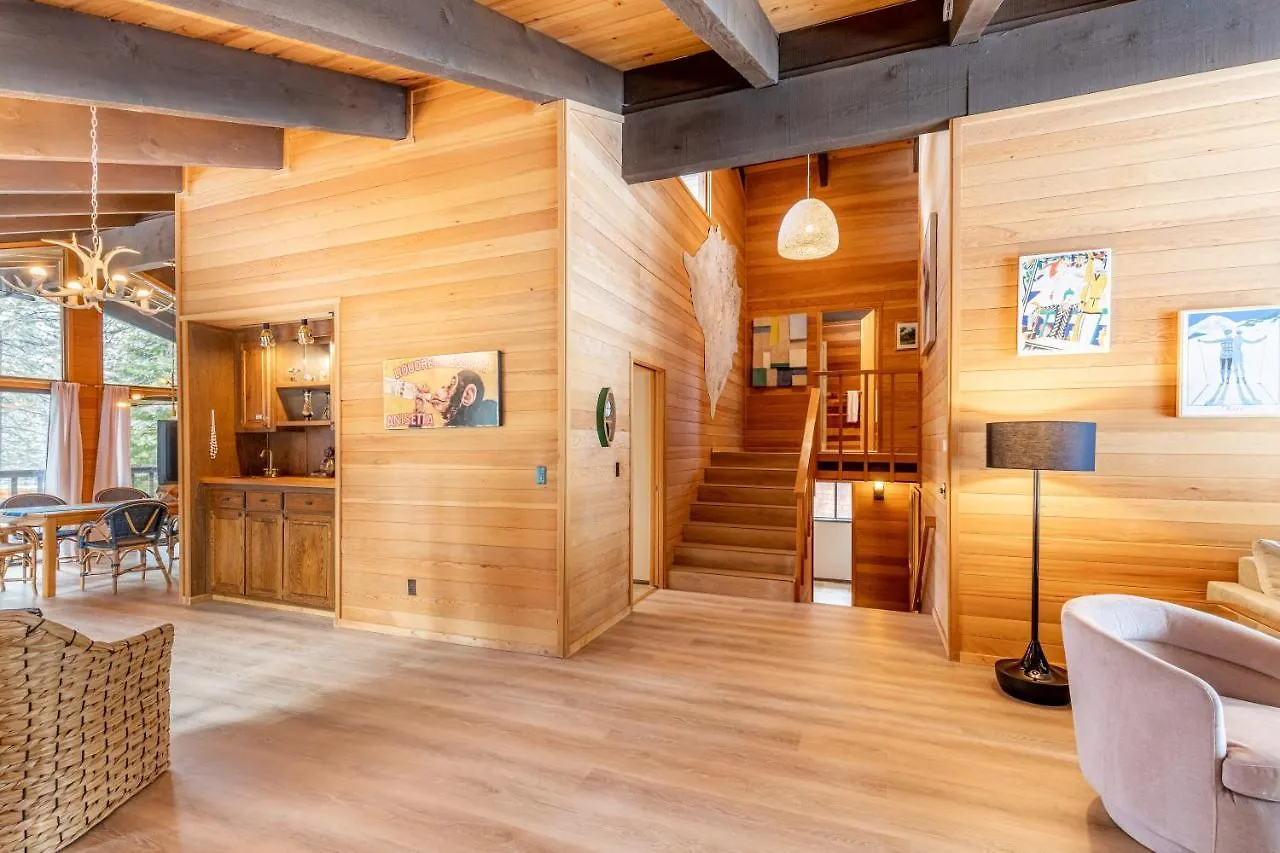Beautiful 4-bedroom Contemporary Mountain *