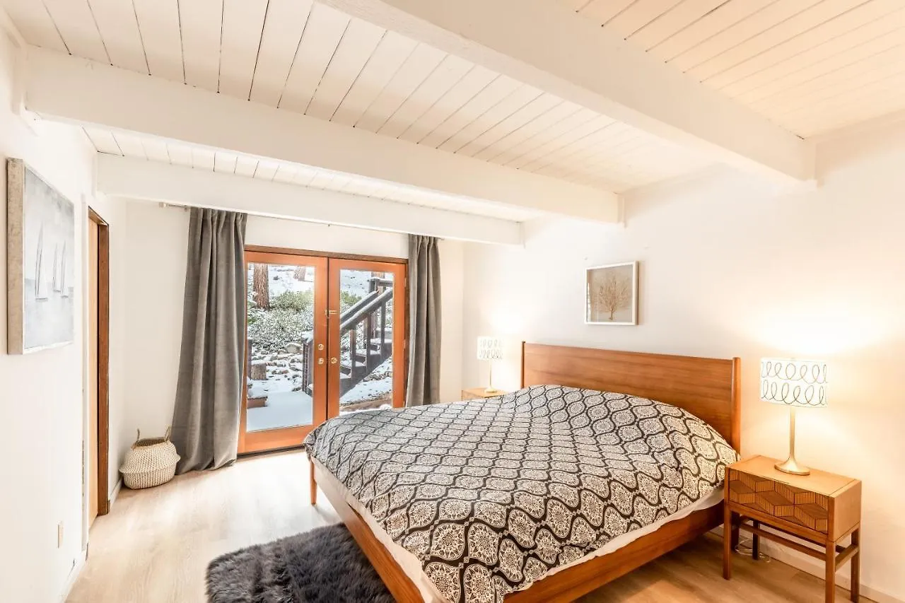 Beautiful 4-bedroom Contemporary Mountain