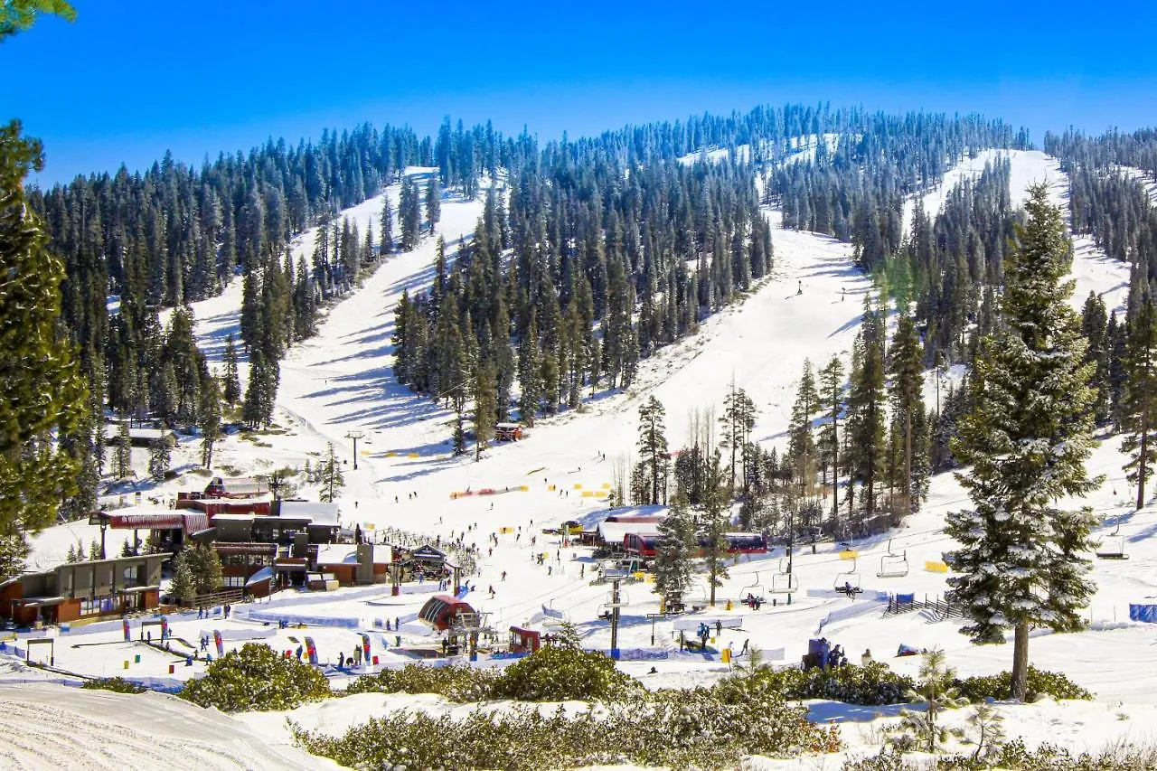 North Star Mountain Retreat בית נופש טראקי