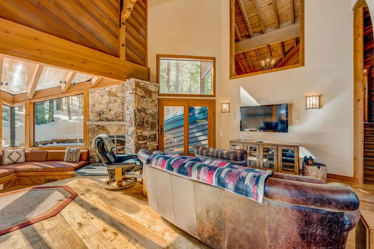 North Star Mountain Retreat בית נופש טראקי