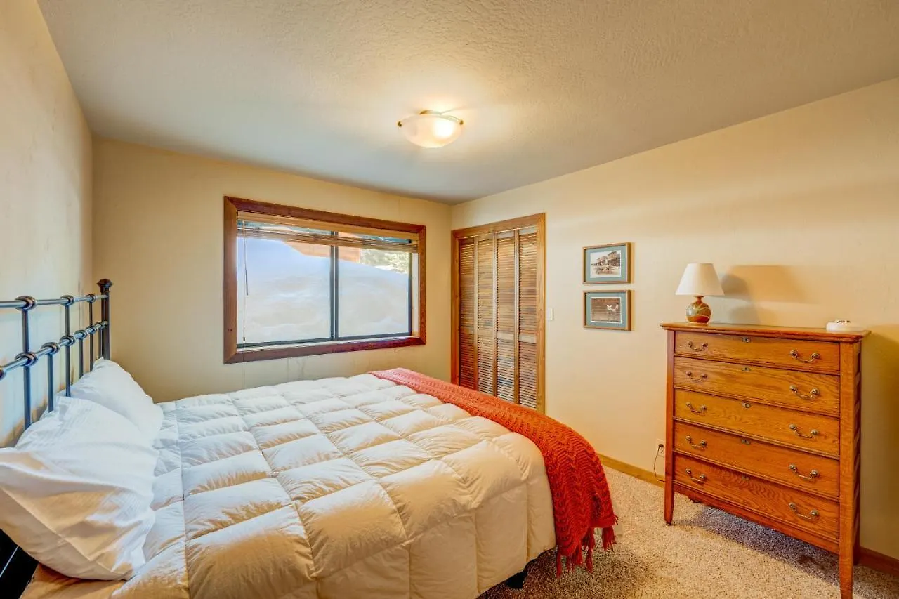 North Star Mountain Retreat טראקי
