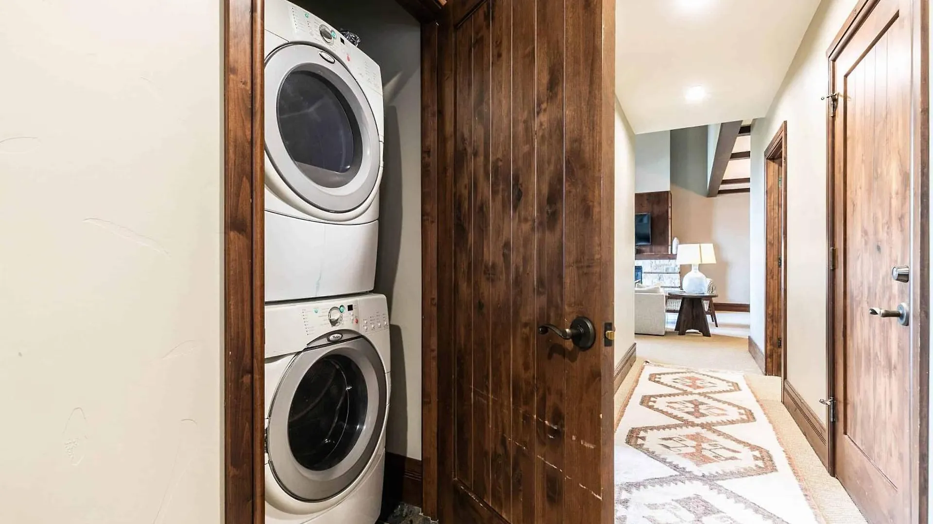 Apartment One Village Place 502 By East West Hospitality