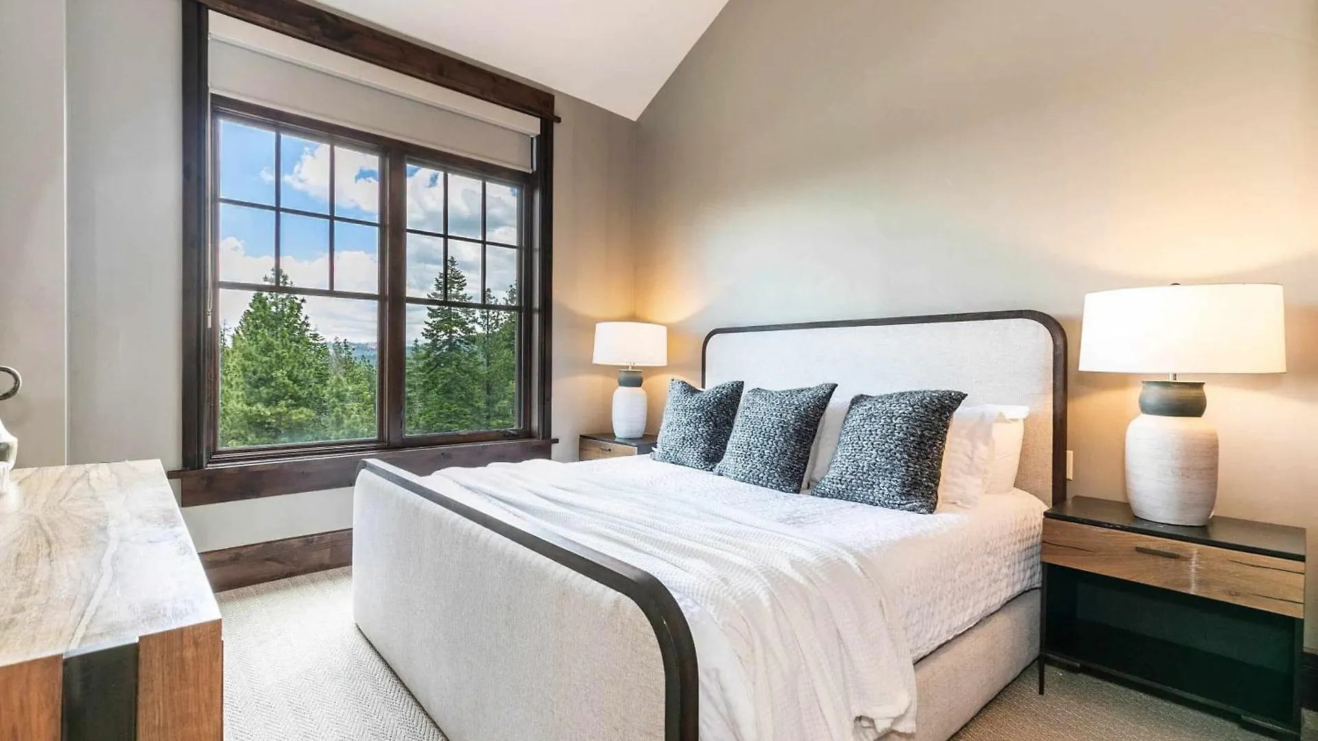 One Village Place 502 By East West Hospitality Apartment Truckee
